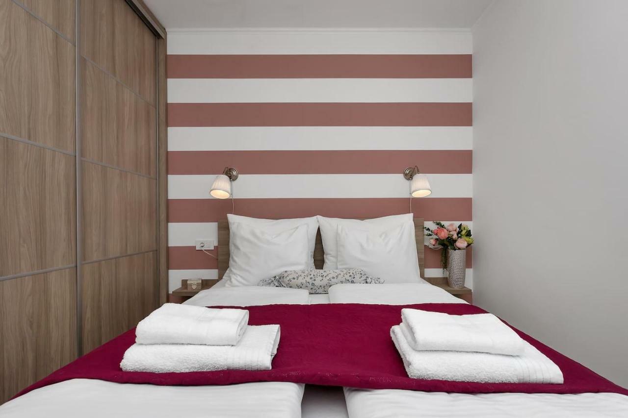 Charming Apartment Tissa With Sea View Makarska Exterior photo