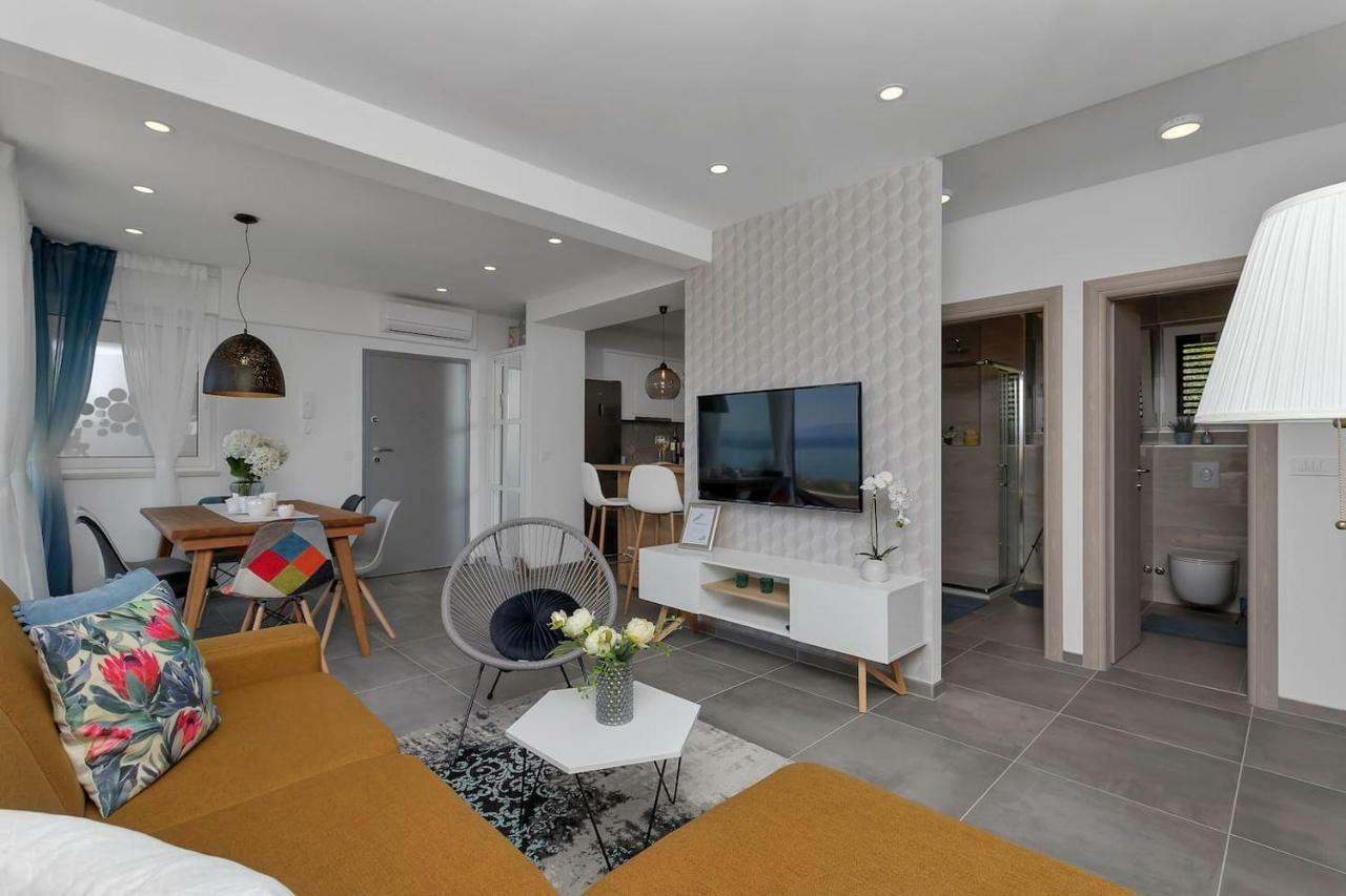Charming Apartment Tissa With Sea View Makarska Exterior photo